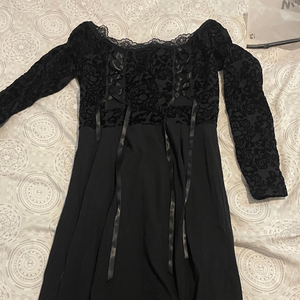 royal bones black dress Velvet Long Sleeve Black And White Cocktail Nude Silver size:2-3 Years (100cm)